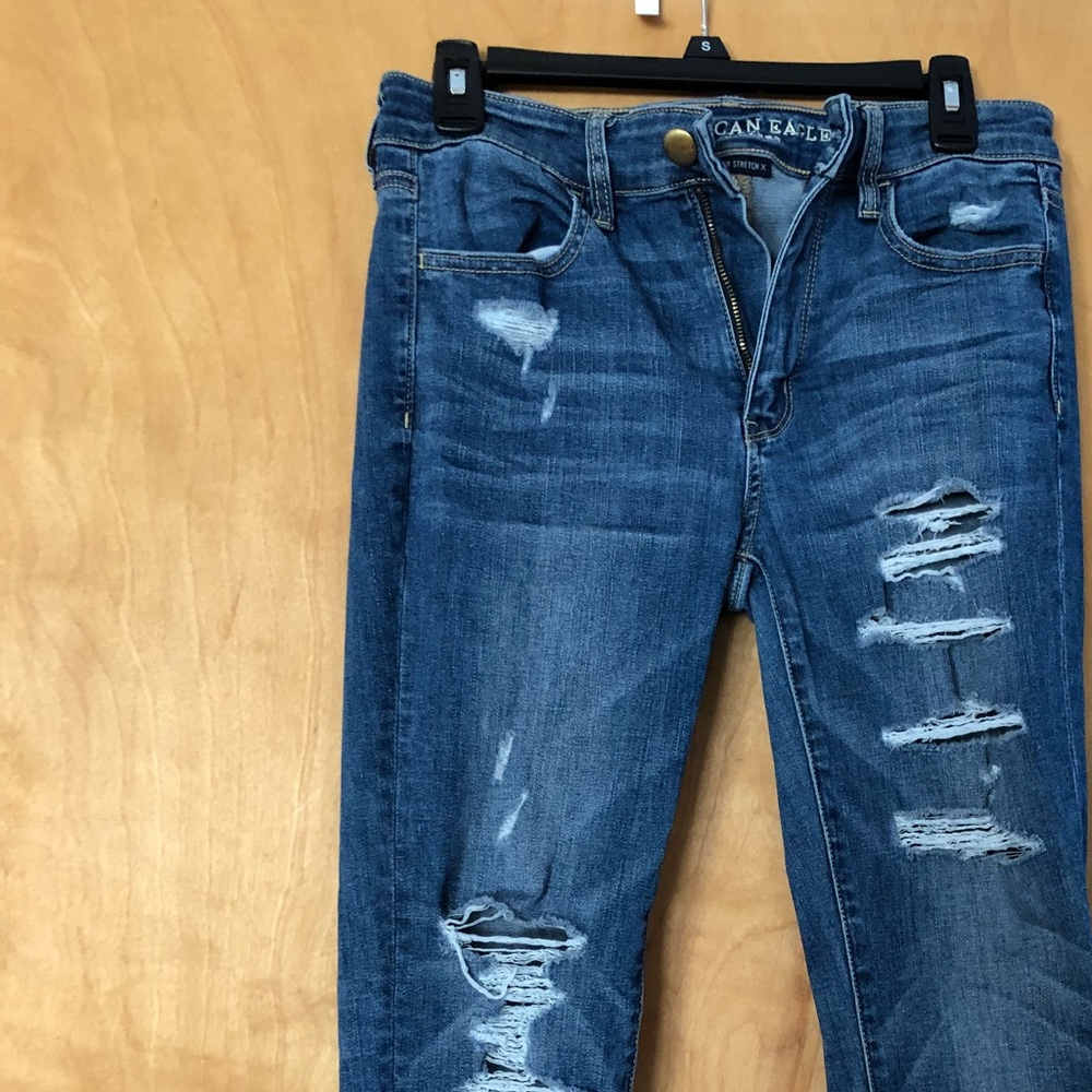 American Eagle mid waisted ripped jeans